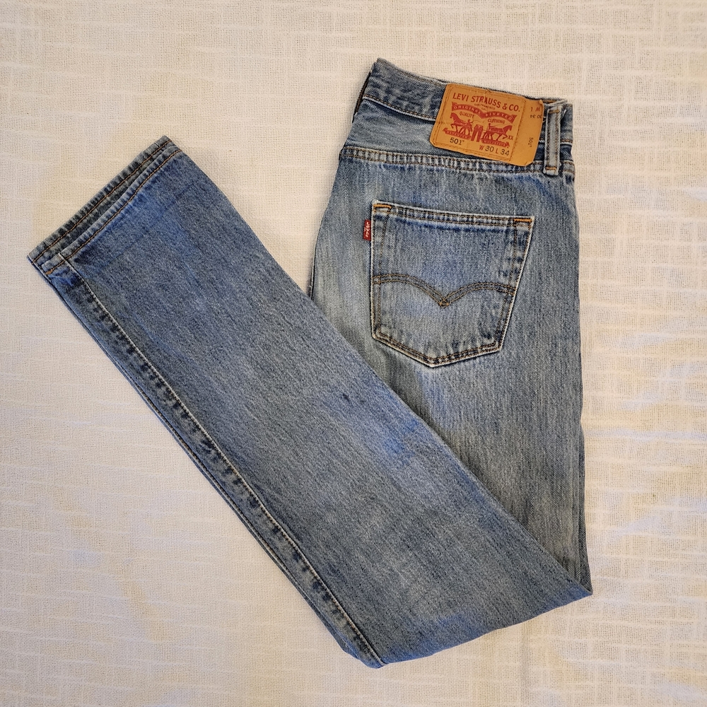 Levi's 501 Classic " Worn In" Regular Button Fly Jeans No rips  30 x 34 A415